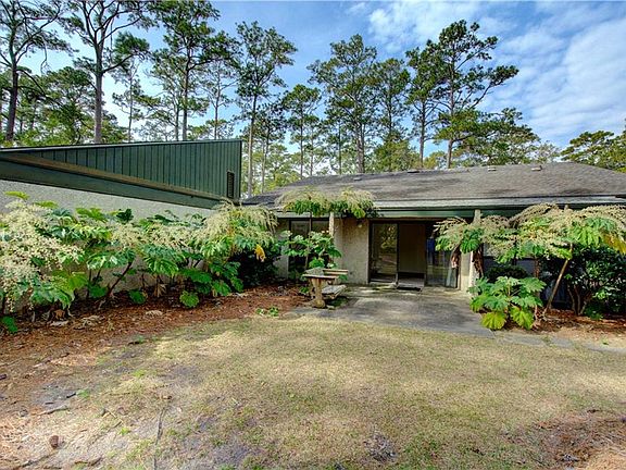 2nd image of 721 Deer Run Villas