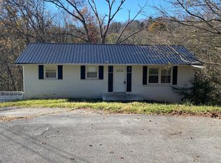 704 Wedgewood Cir, Kingsport, TN 37660