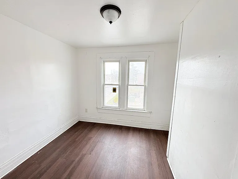 833 N Michigan St — Photo 17