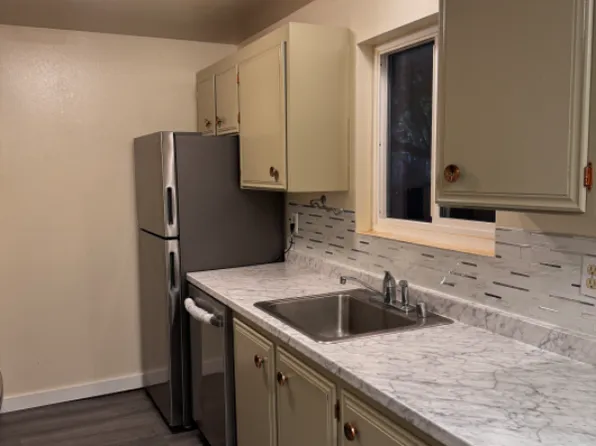 2312 N 134th St APT 6, Seattle, WA 98133