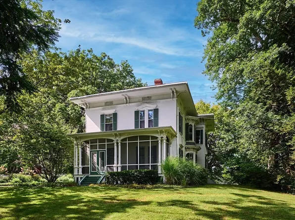 108 Lessey St, Amherst, MA 01002