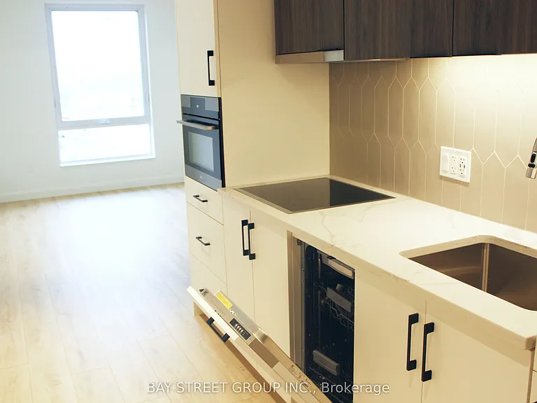 741 King St W #504 — Photo 10