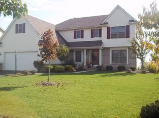 2366 Woods Edge Rd, Perrysburg, OH 43551