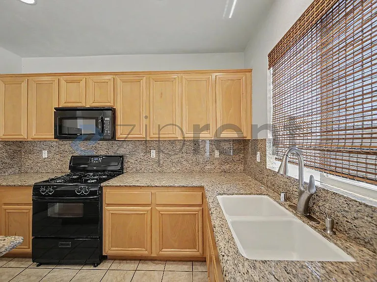 294 Kieswetter St — Photo 23