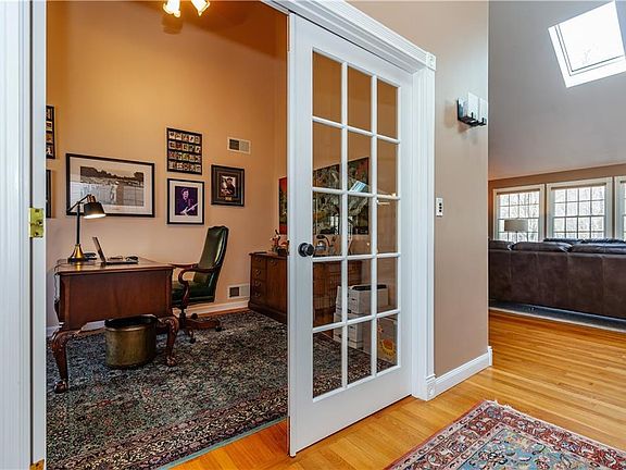 5th image of 454 N Quidnessett Rd