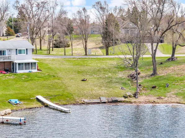 10524 Somerset Rd, Cement City, MI 49233
