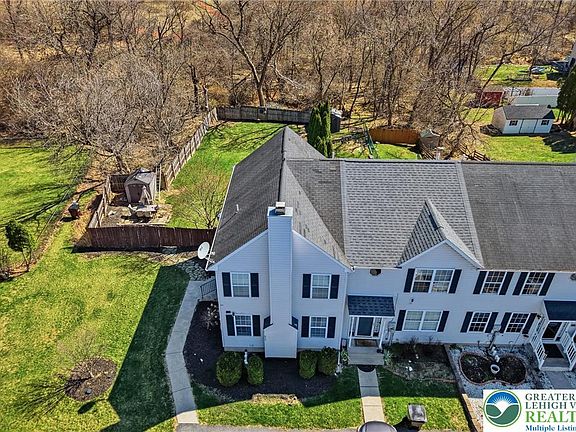 3rd image of 955 Ramblewood Ln