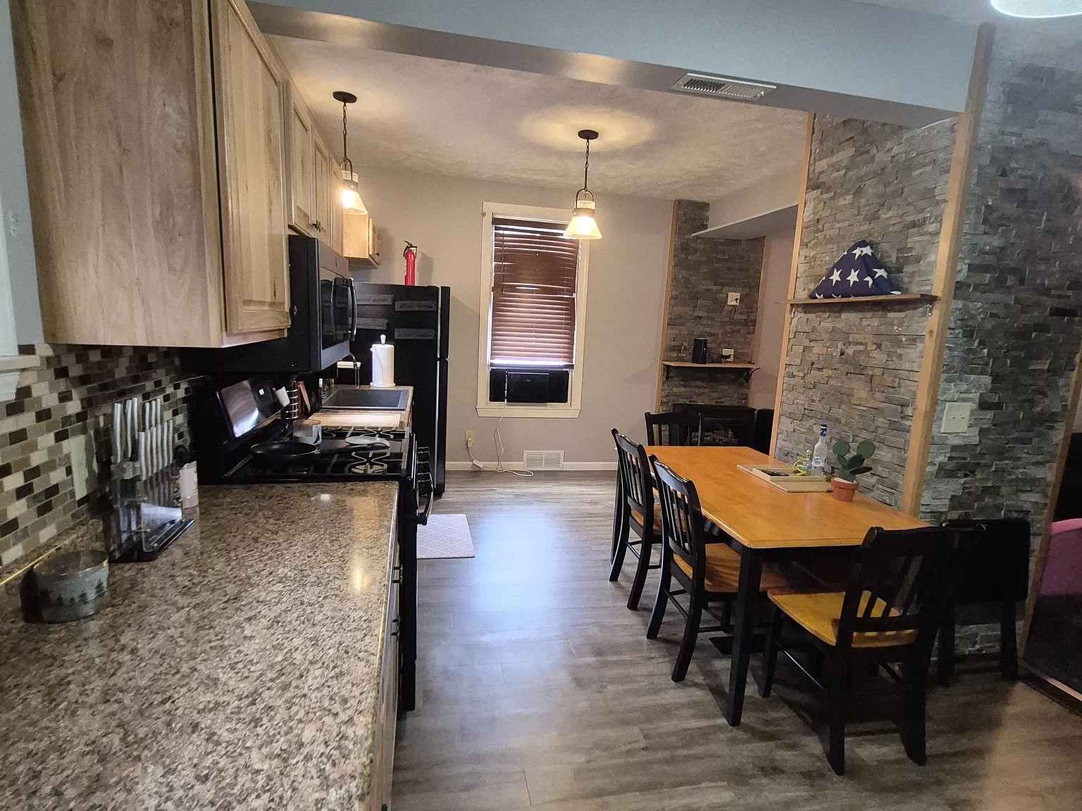 2 bed, 1.5 bath, $900 — Photo 2