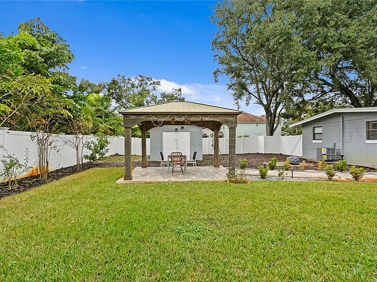 2407 S Lois Ave — Photo 22