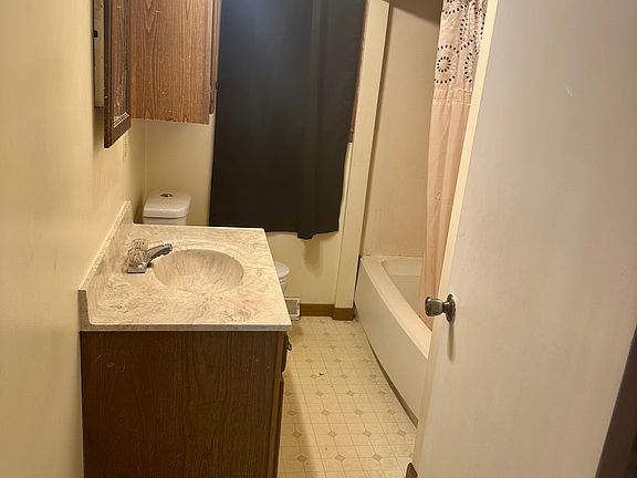 3rd image of 1648 Arthur St