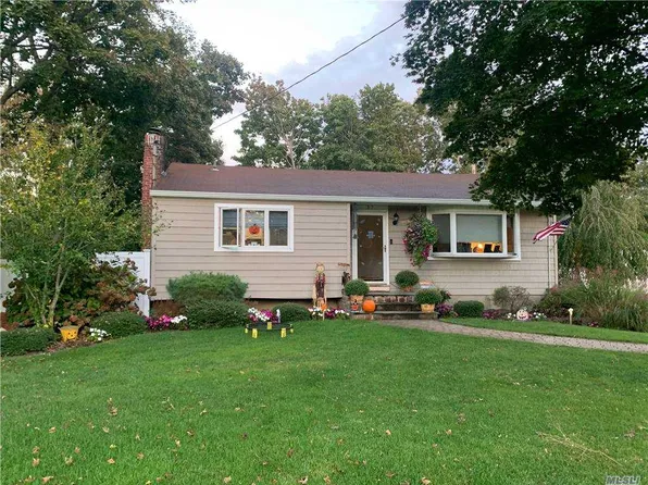 37 Roosevelt Ave, Nesconset, NY 11767