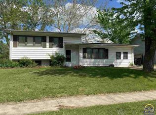 3430 SW Lakeside Dr, Topeka, KS 66614