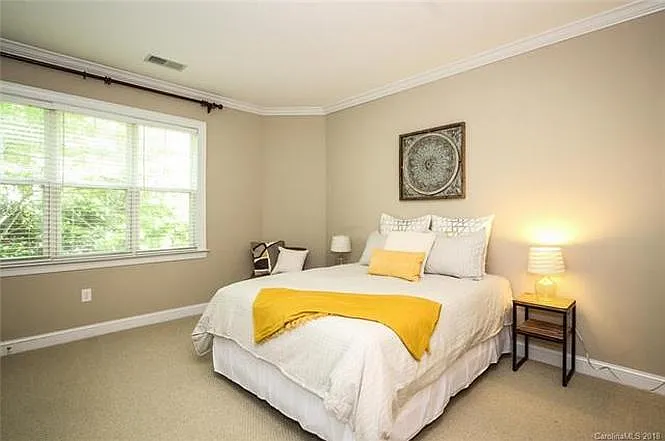 5609 Fairview Rd #6 — Photo 2