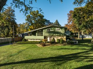 20W236 Meadow Ln, Lemont, IL 60439