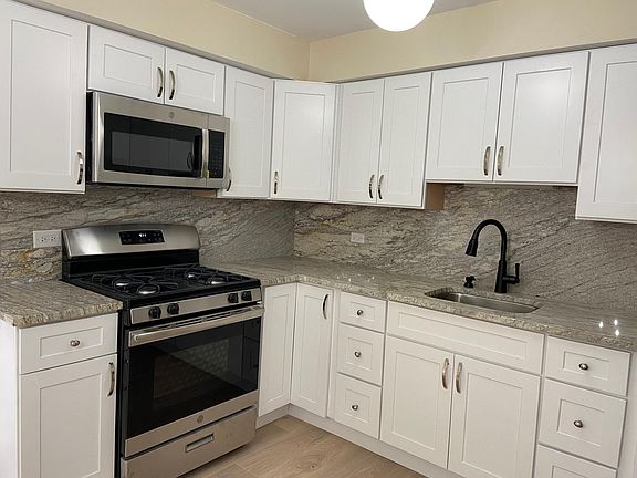 2nd image of 1370 E Washington St APT 3NW