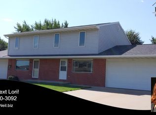 809 Warbler Ln, Neenah, WI 54956