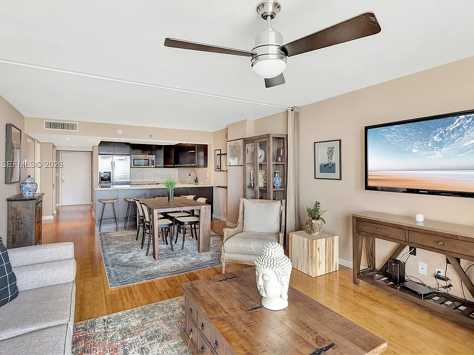 2625 Collins Ave #1609