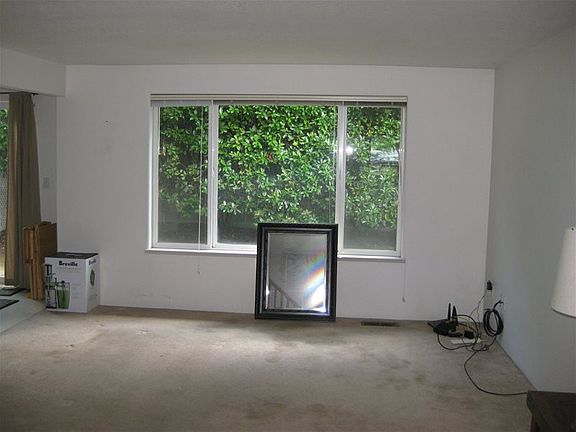4th image of 1084 Glengrove Ave