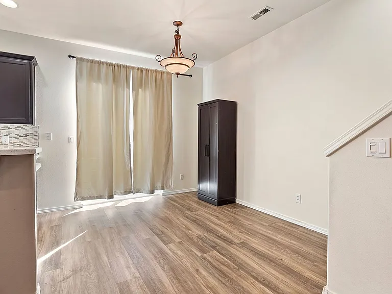 9284 SW Sweek Dr — Photo 14