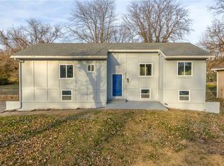 9833 Overhill Rd, Kansas City, MO 64134