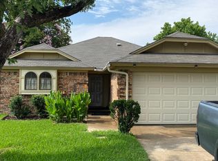 4217 Meadow Park Dr, Arlington, TX 76017