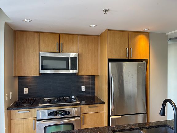 Kitchen - 5 SS Appliances