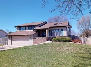 1718 Kalahari Dr, Green Bay, WI 54313