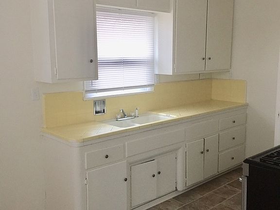 3rd image of 44305 Cedar Ave