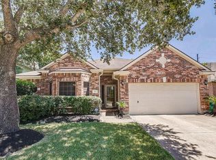927 Norfolk Dr, Pearland, TX 77584