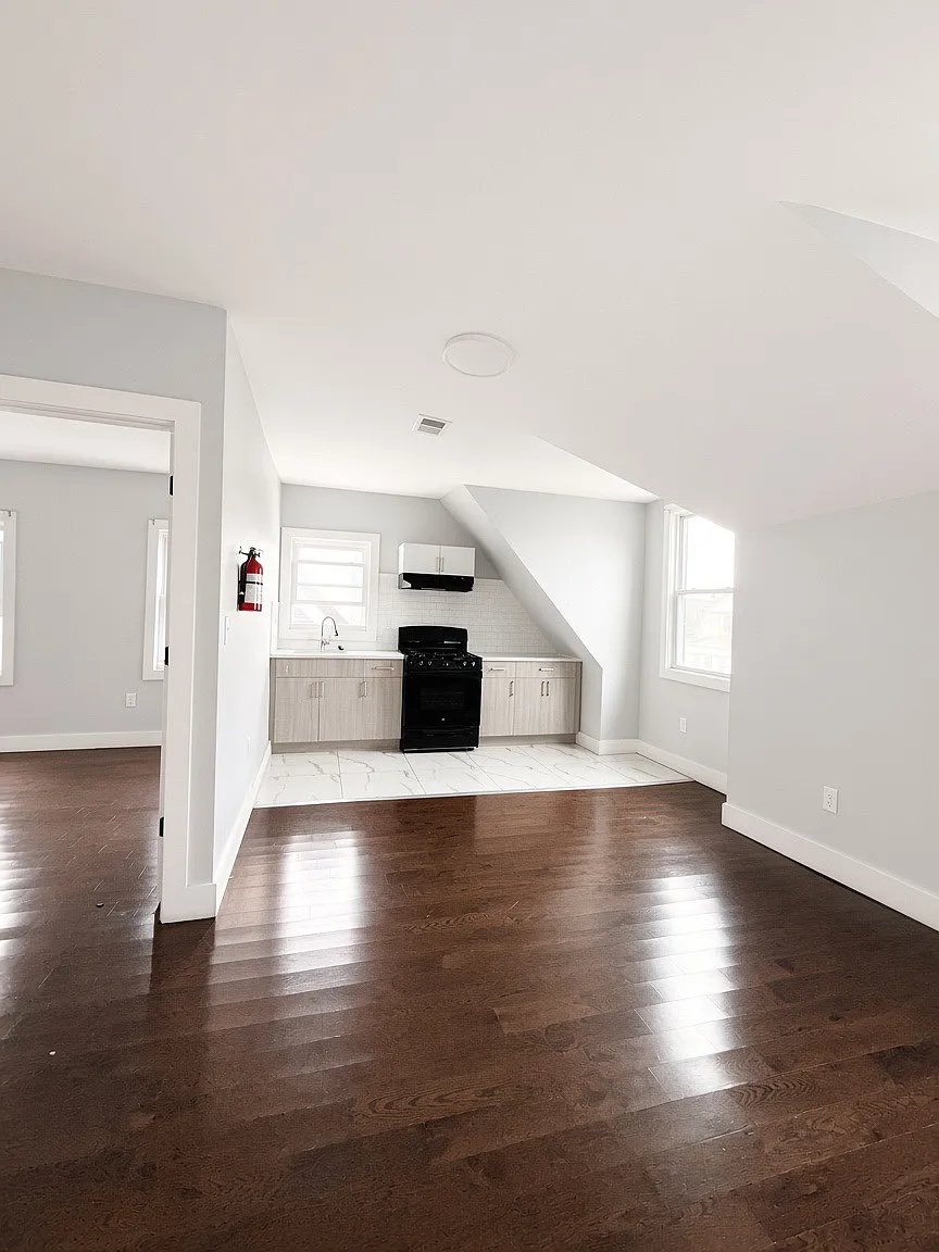3 bed, 2200 sqft, $2,100 — Photo 1