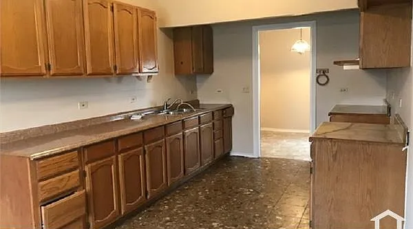 4 bed, 1300 sqft, $1,295 — Photo 2