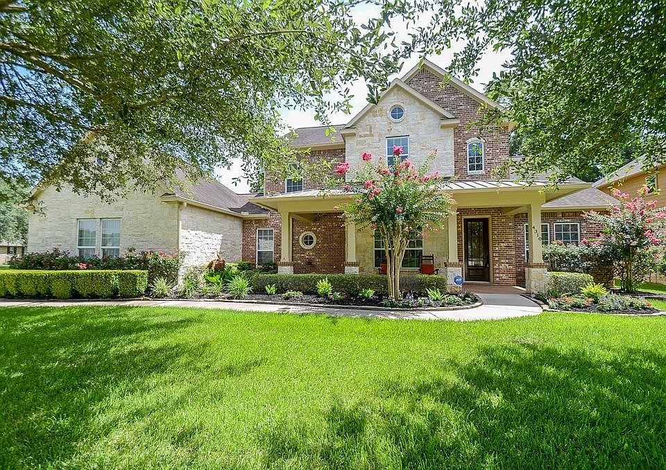 This beautifull 2-story stone and brick home is located in the much sought after City of Weston Lakes. It offers 4 Bedrooms and 