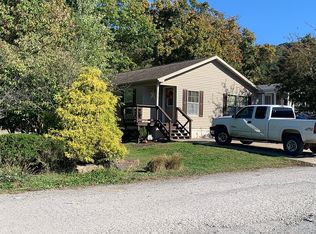 101 Maple Leaf Ln, Morgantown, WV 26508