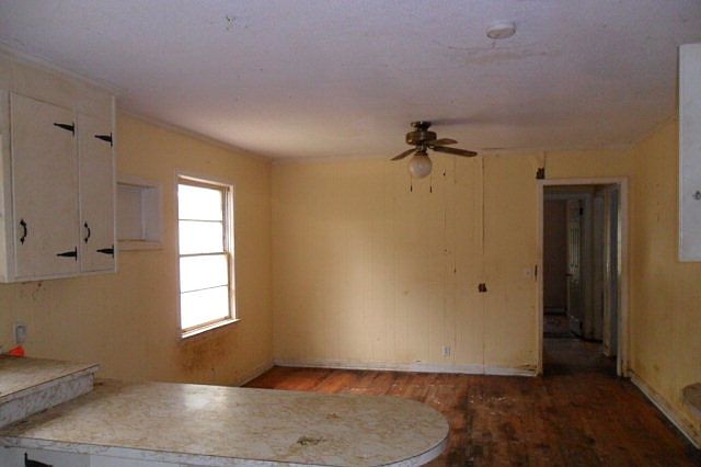 2nd image of 111 Ann St