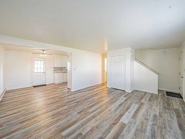 2022 W Broadway St #2022 — Photo 1