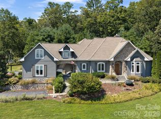 24 Mill Crest Dr, Mills River, NC 28759