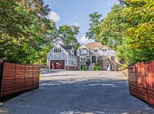 2352 Cedar Ln, Vienna, VA 22182