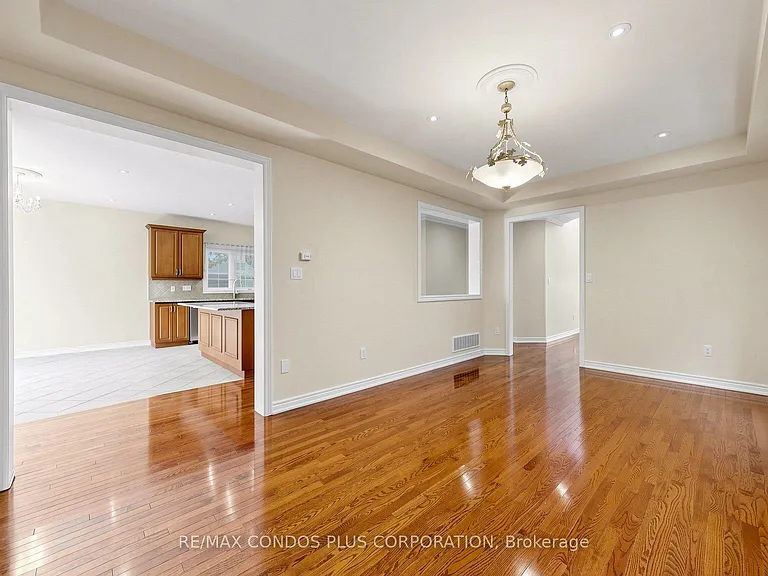 139 Queen Filomena Ave — Photo 8