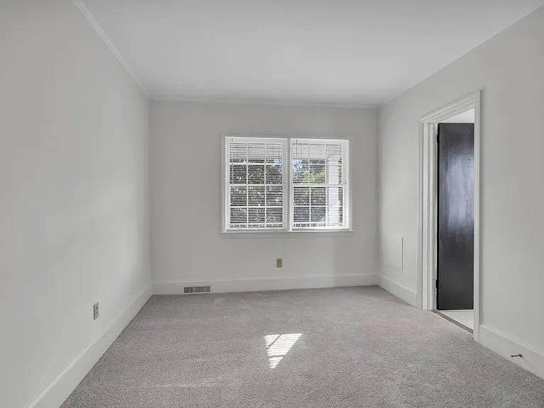 205 Blyth Ave #B — Photo 16