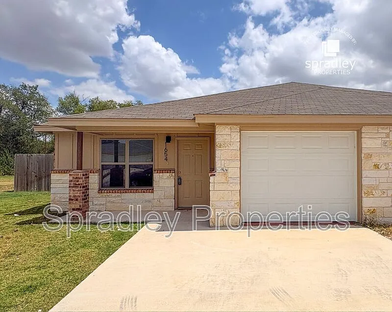 3 bed, 2.0 bath, 1202 sqft, $1,345 — Photo 1