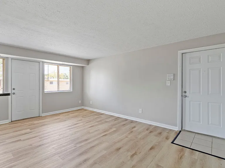 The Vistas Apartment Homes — Photo 17