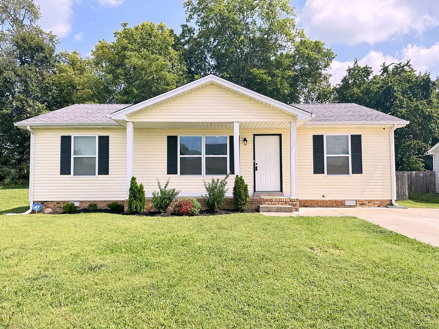 3437 Sandpiper Drive Clarksville, TN 37042 — Photo 1