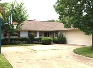 705 Beacon Hill Dr, Irving, TX 75061