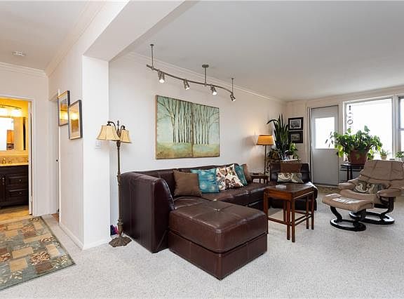 5th image of 360 Westchester Ave APT 520
