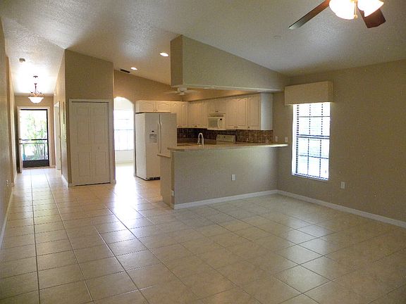 5th image of 229 Rotonda Blvd W APT A