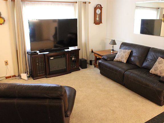 5th image of 10986 Eastview Ave