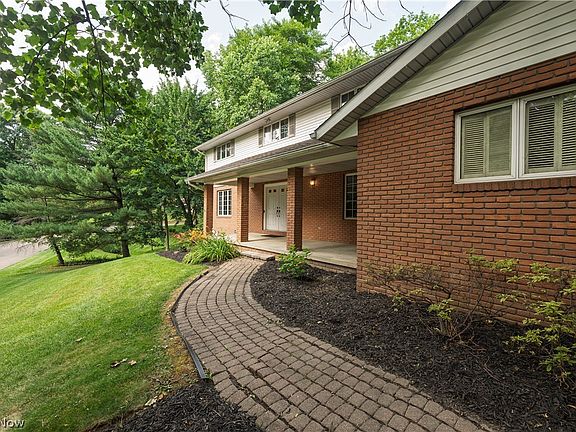 5th image of 2300 Beechwood Dr NW