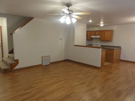 3rd image of 917 Whitetail Ct