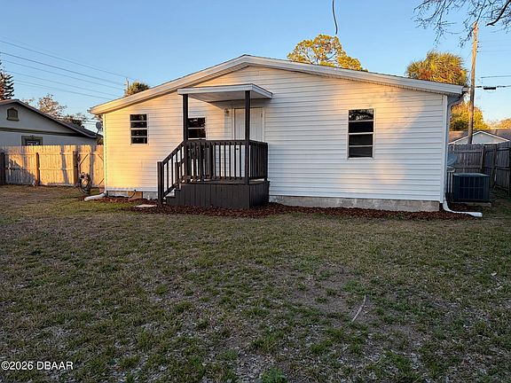 3rd image of 1240 Bender Ave