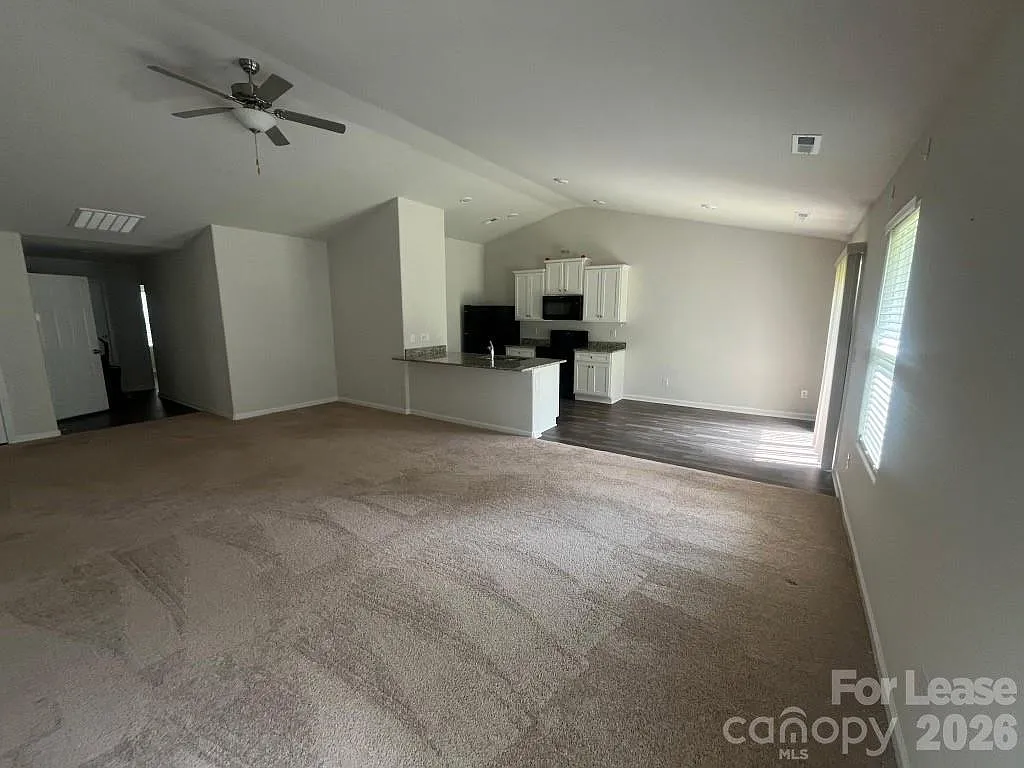 3 bed, 2.0 bath, 1506 sqft, $1,800 — Photo 4